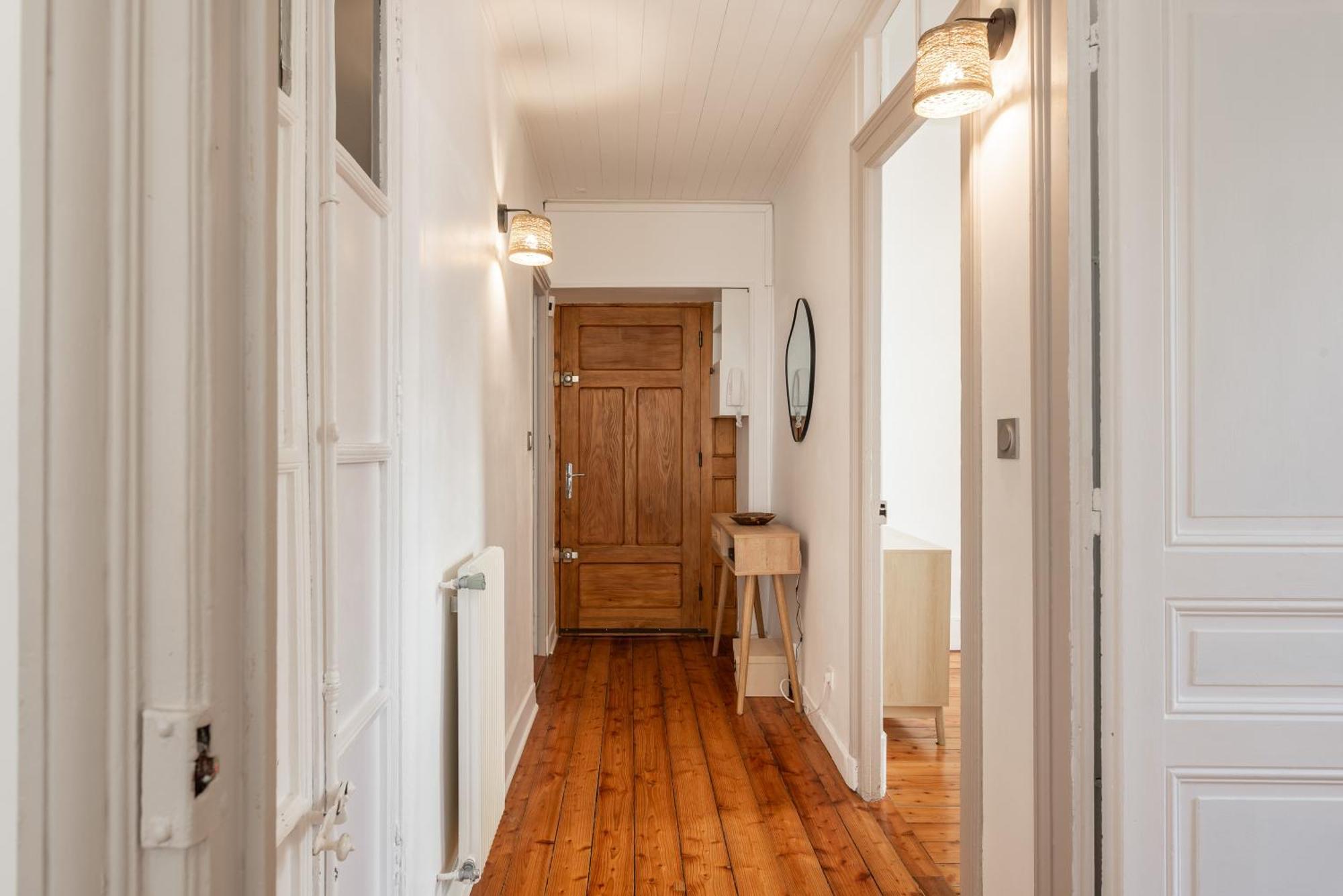 Appartement Spacieux Et Chaleureux Coeur De Ville Chambéry Exterior foto