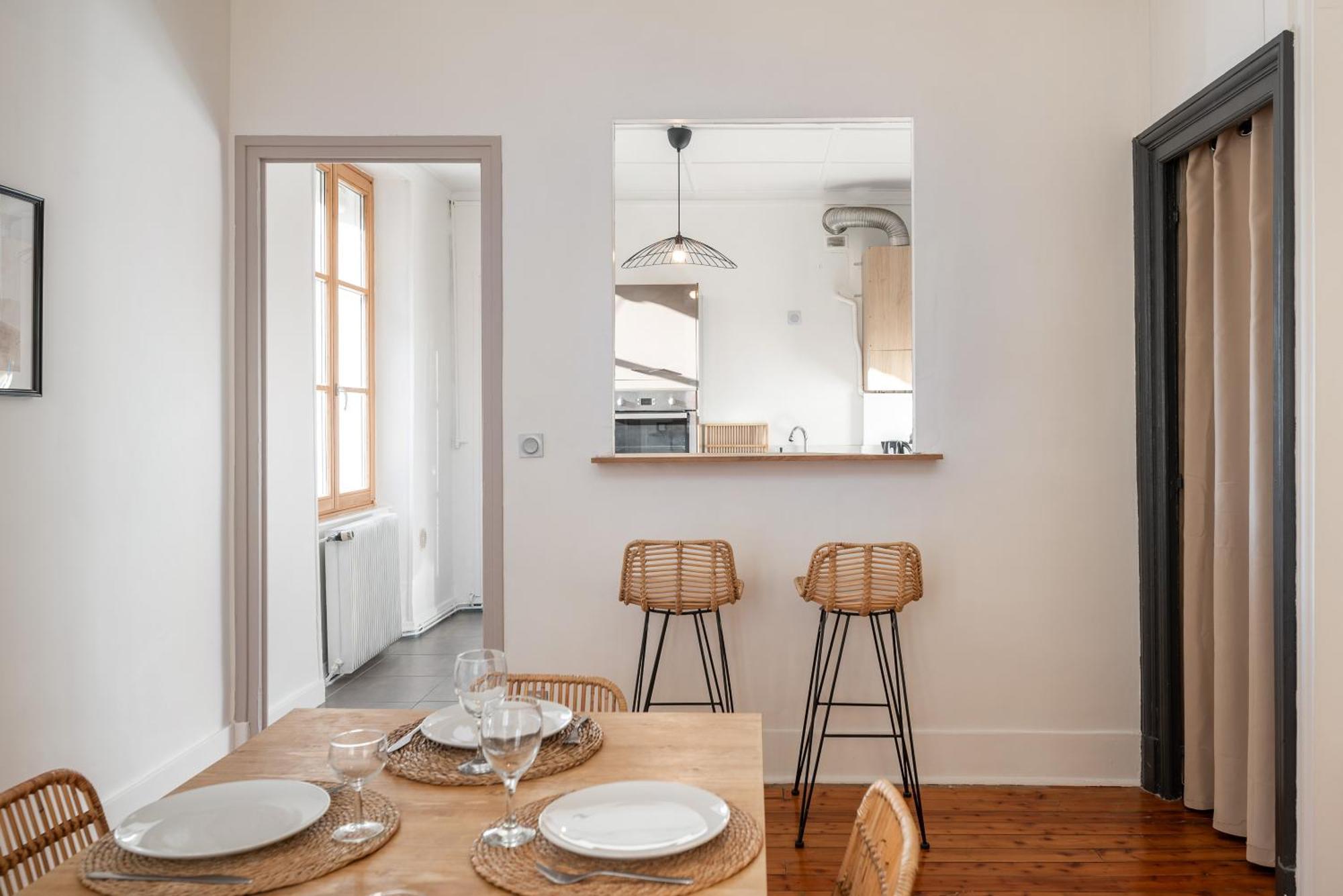 Appartement Spacieux Et Chaleureux Coeur De Ville Chambéry Exterior foto